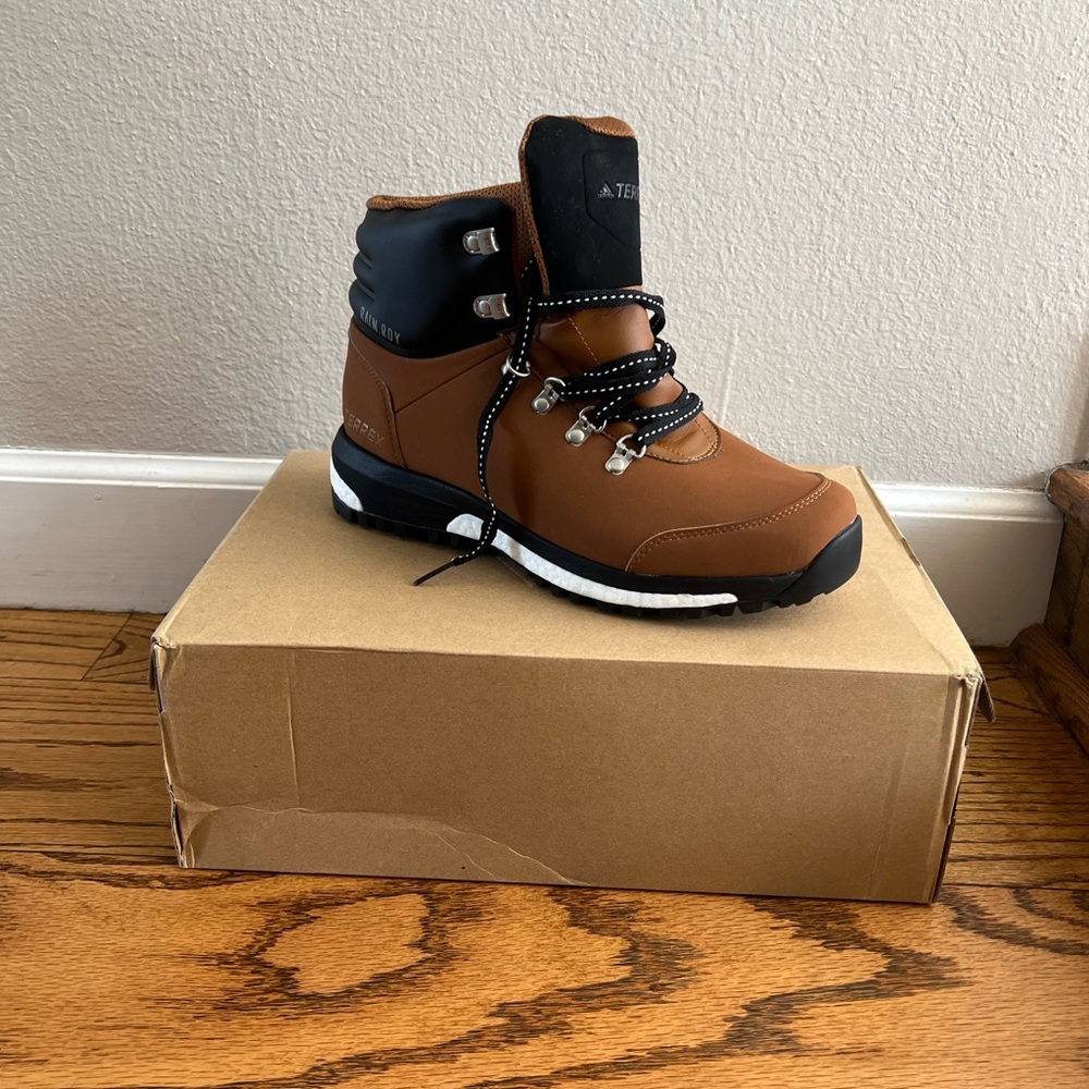 Adidas Terrex Pathmaker Climaproof ( Mens 7.5 Woman’s 9.5) hiking boot